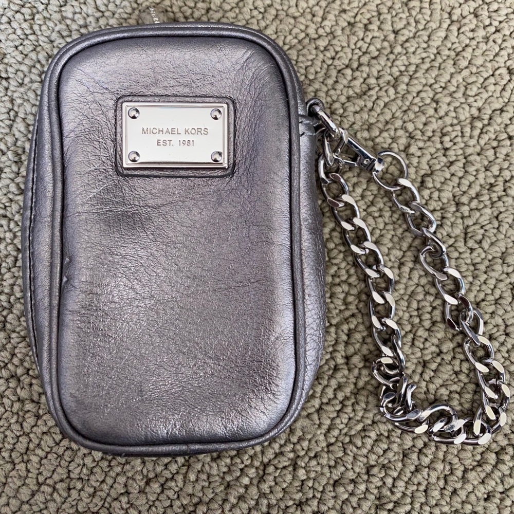 Michael Kors • Chain Wristlet